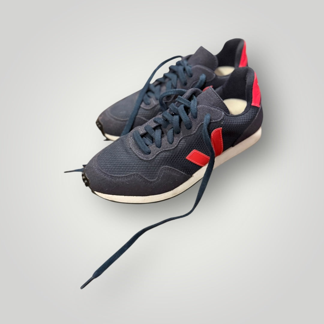 NEW Veja Sneakers Size 7.5
