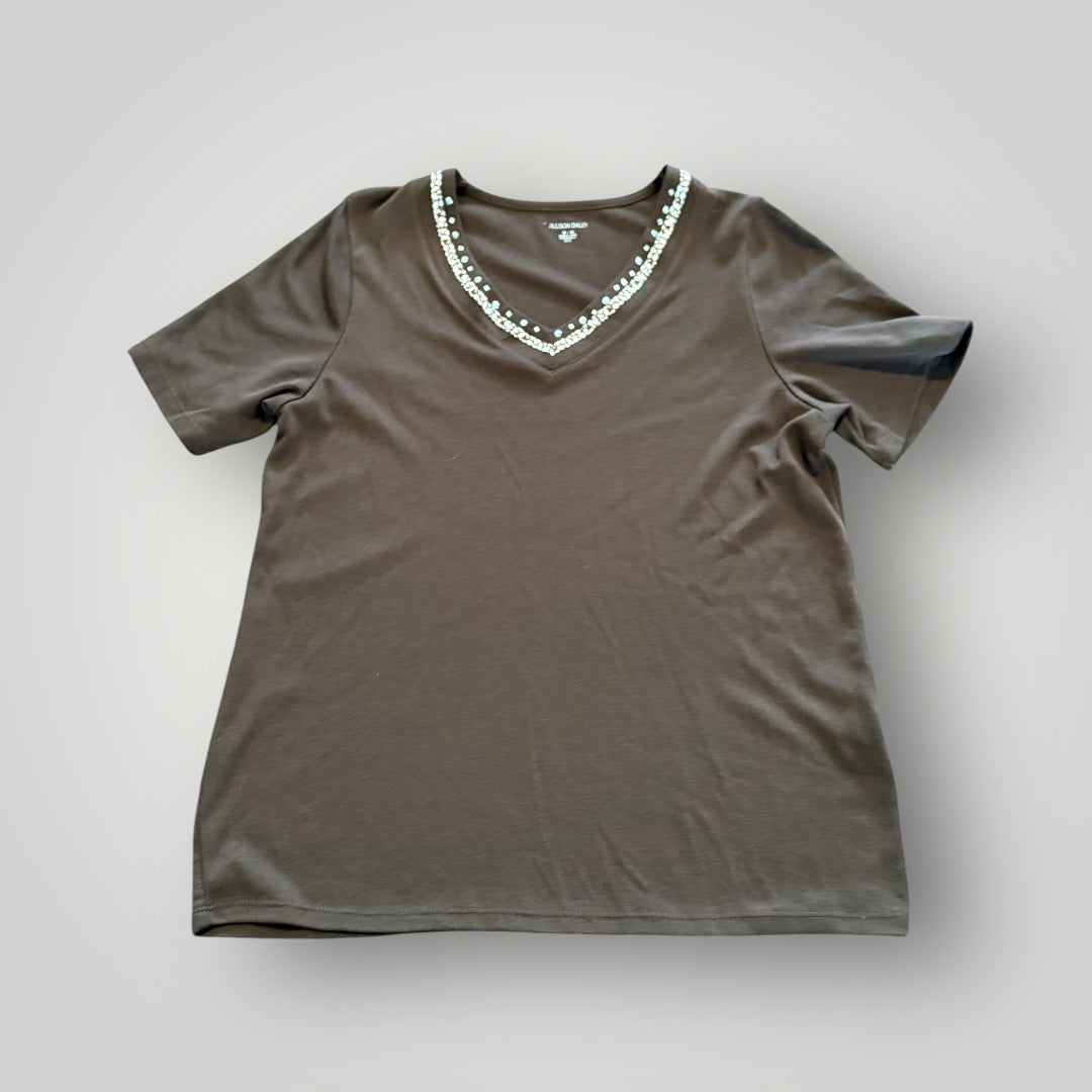 Alfred Dunner Embellished V-Neck Tee Size Medium