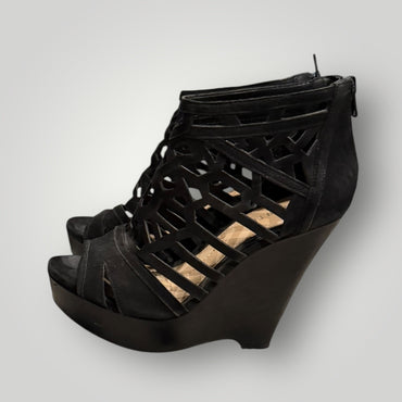 Gianni Bini Wedge Size 7.5