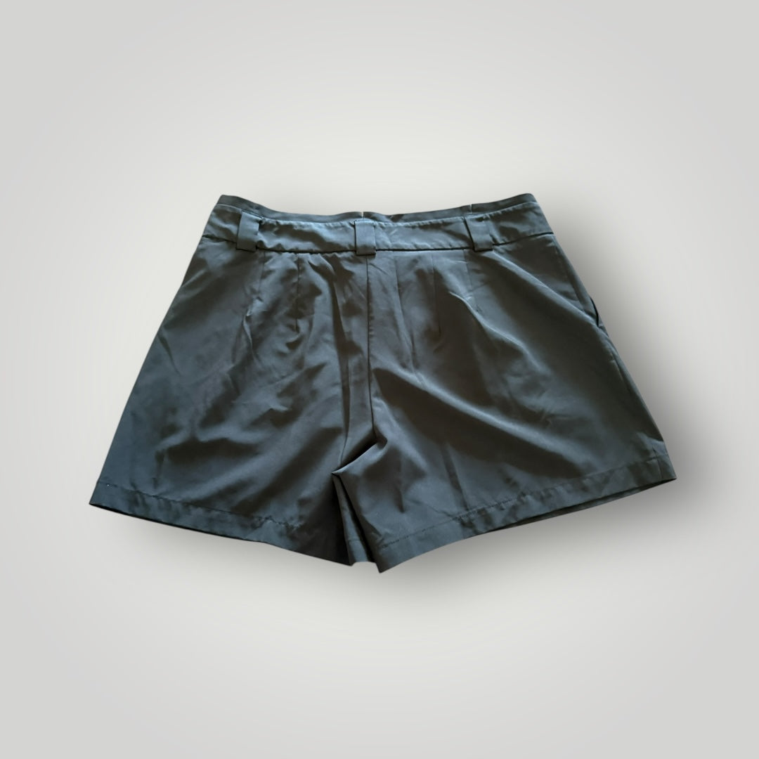 Simply Vera Pleated Black Dress Shorts Size Medium