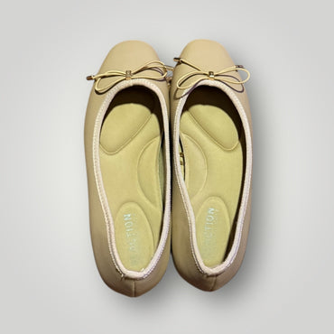 Kenneth Cole Neutral Ballet Flats Women’s Size 6