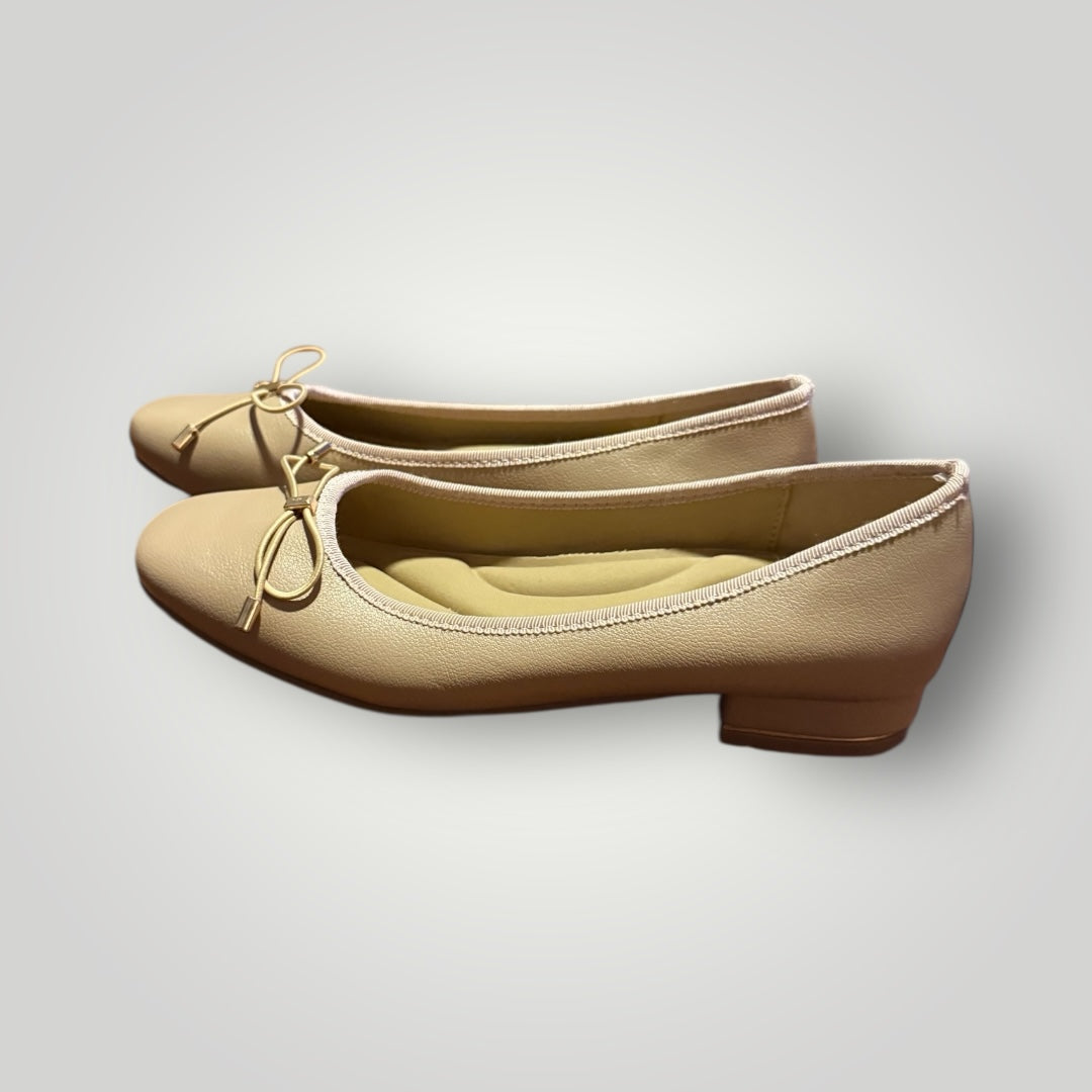 Kenneth Cole Neutral Ballet Flats Women’s Size 6