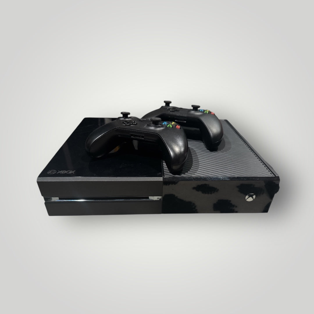 Xbox One with 2 controllers