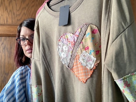 brown with heart eas sweatshirt, L