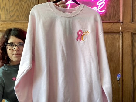 Pink Gildan Heavy Blend crewneck, Large