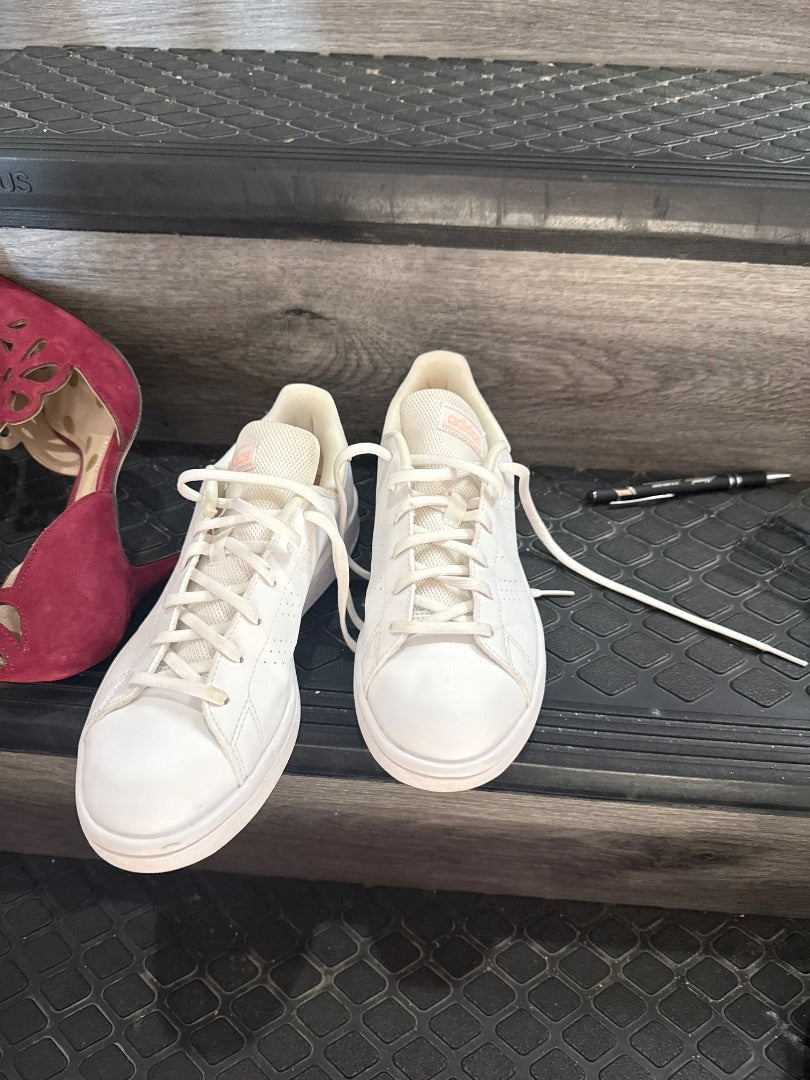 White Adidas Women-Shoes, 6.5