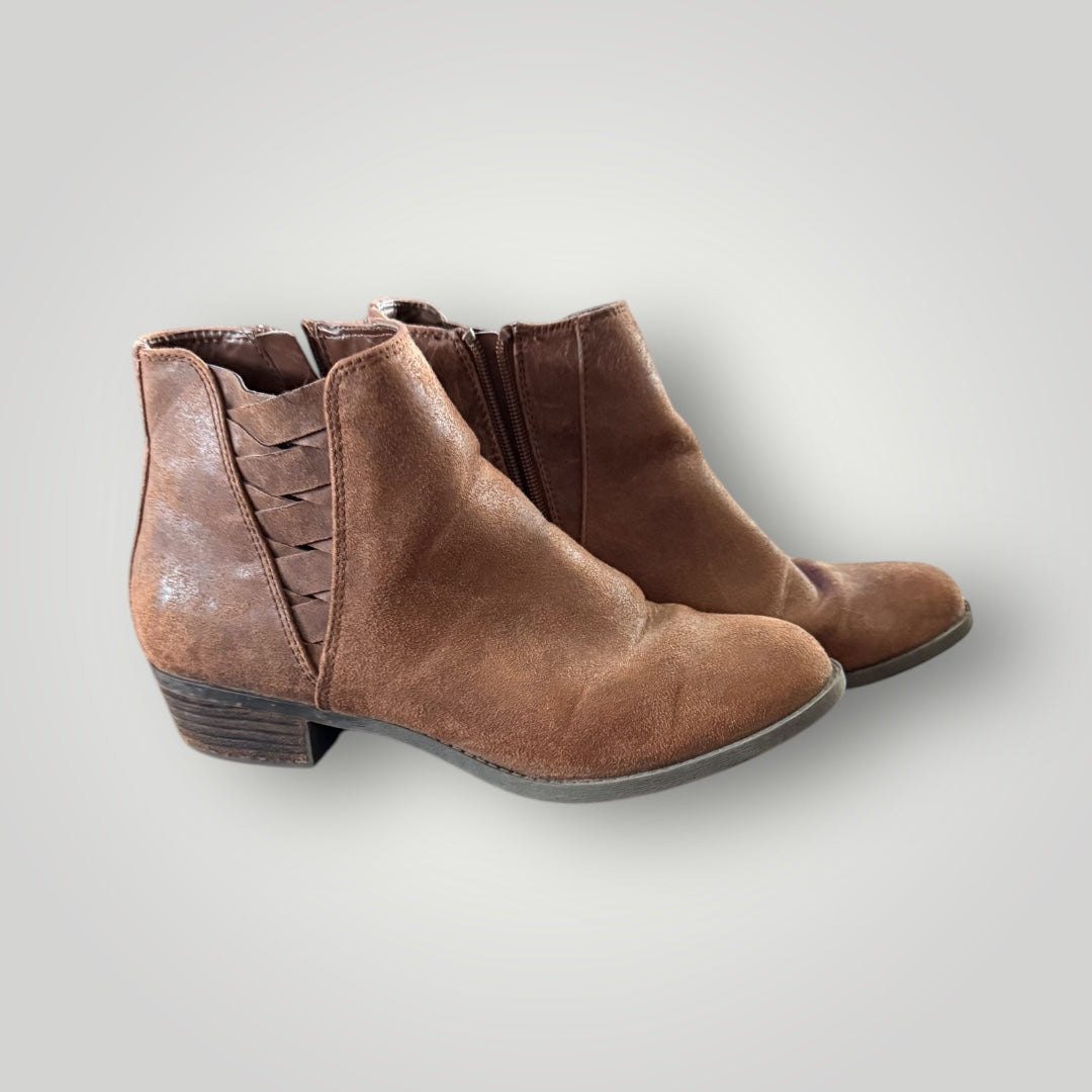 Carlos Booties Size 9