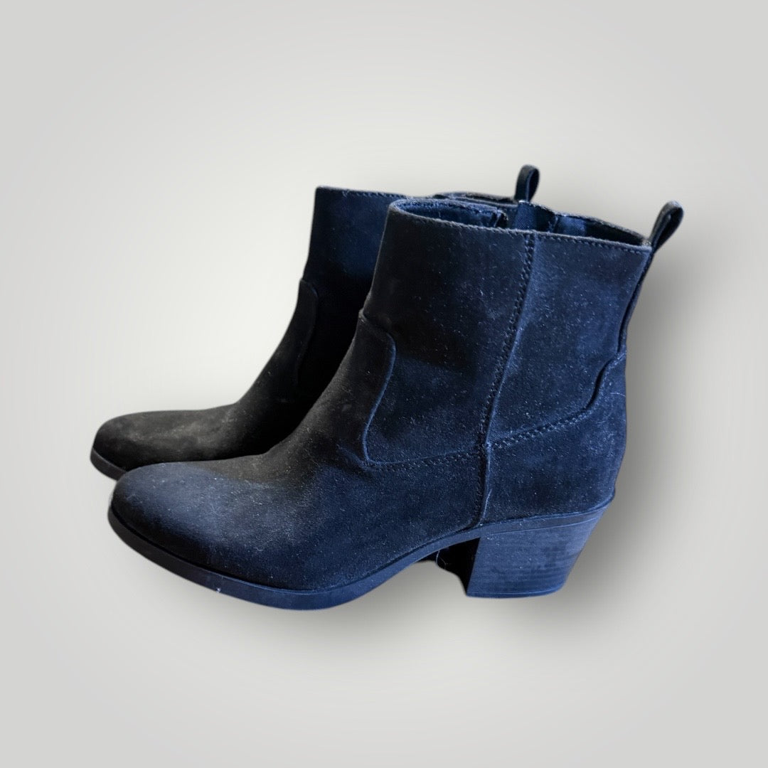 Old Navy Black Booties Size 7