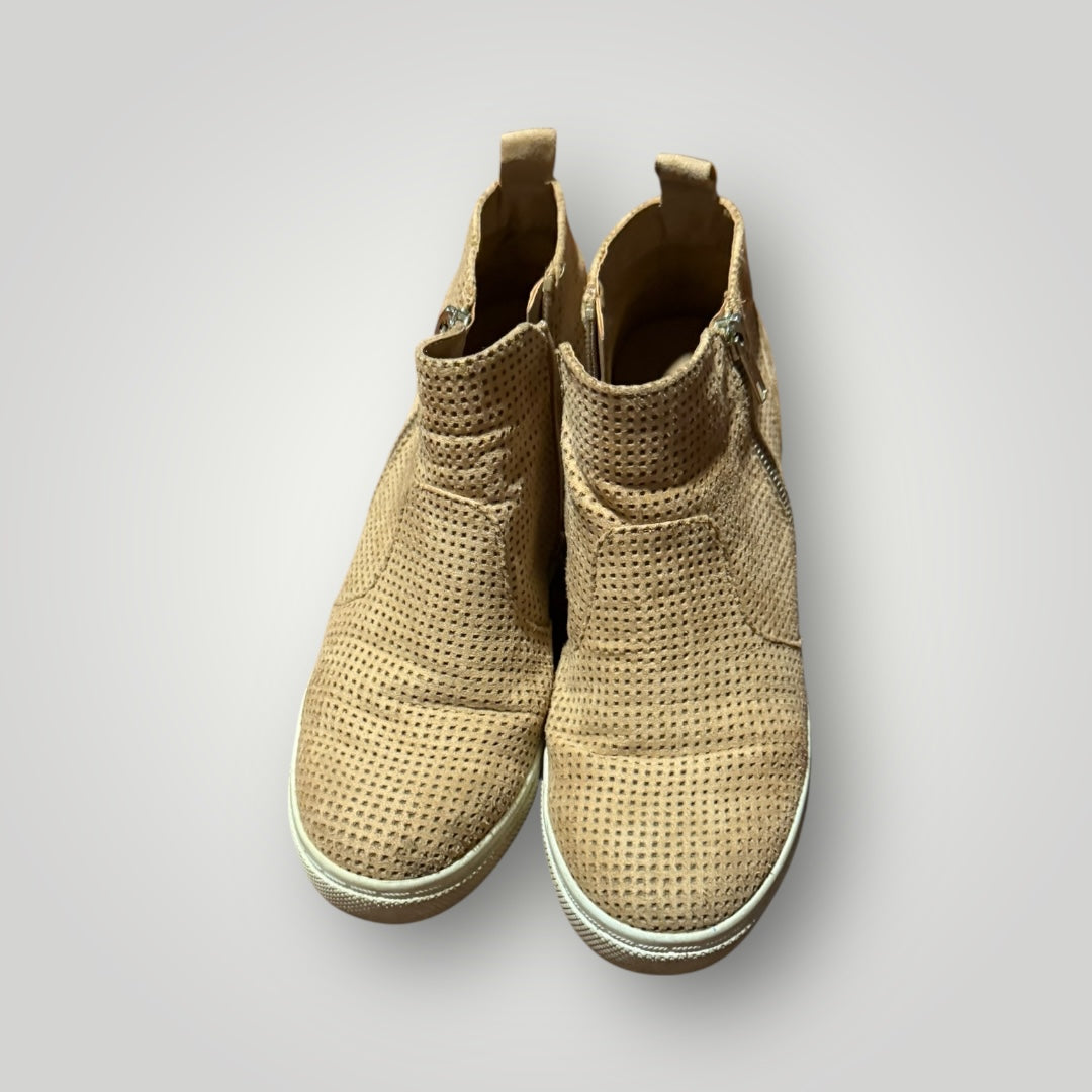 Brash Perforated Wedge booties Size 7.5