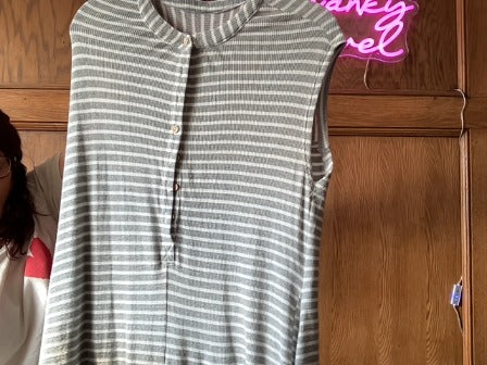 gray/white umgee romper, M