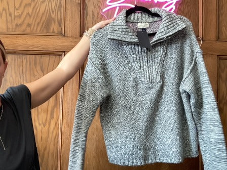 Grey Universal Threads Women-Sweater, Large