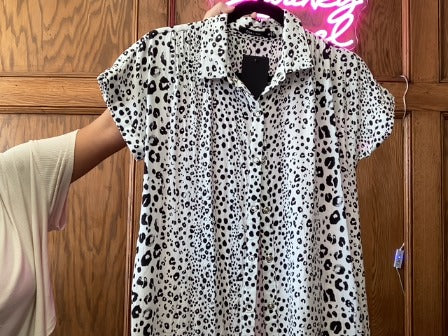 Black/White Leopard Doe & RAE Women-Tops, Small