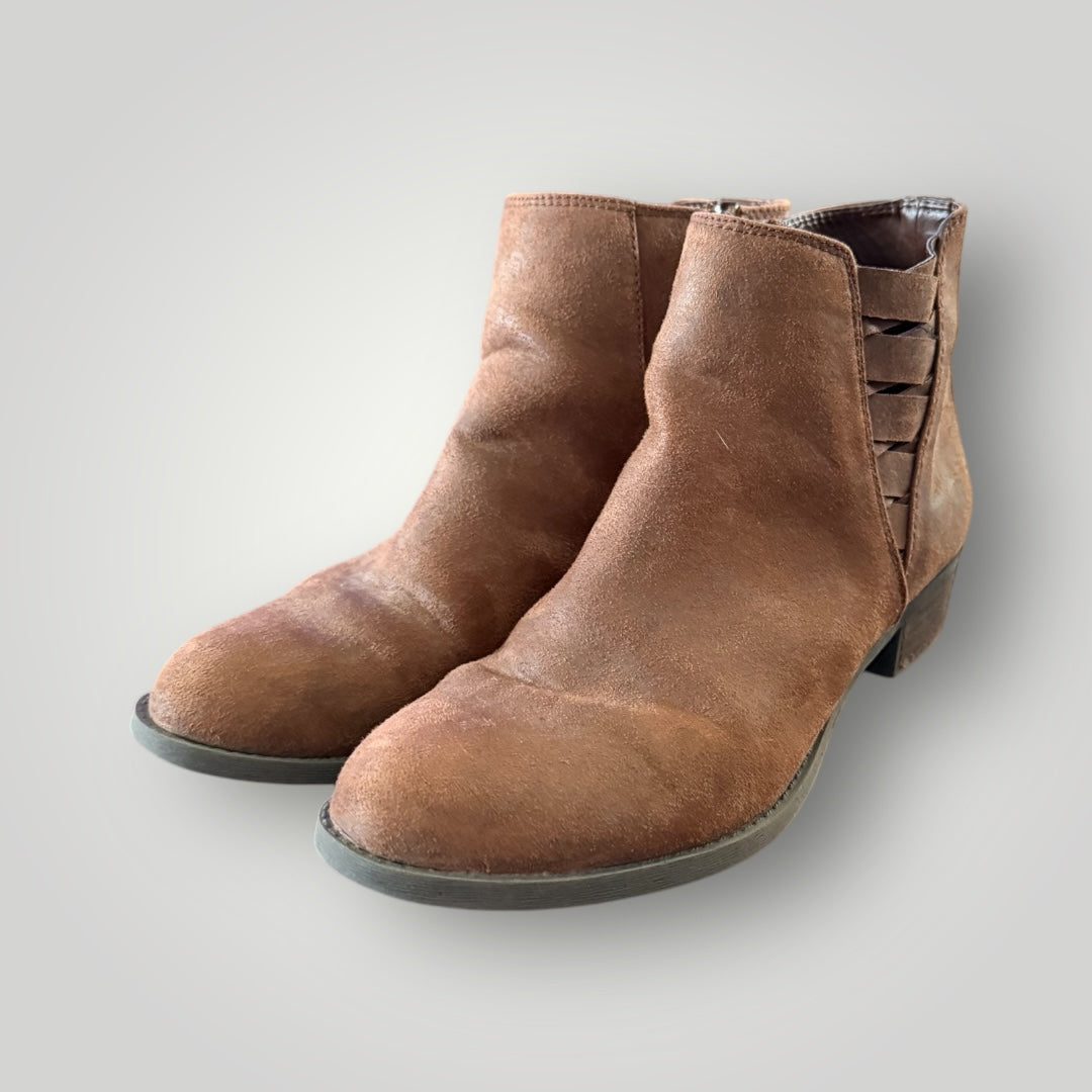 Carlos Booties Size 9