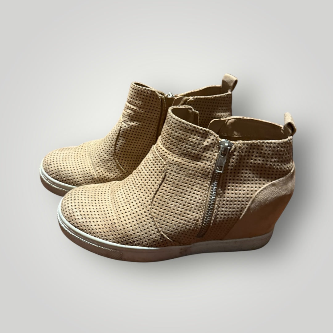 Brash Perforated Wedge booties Size 7.5