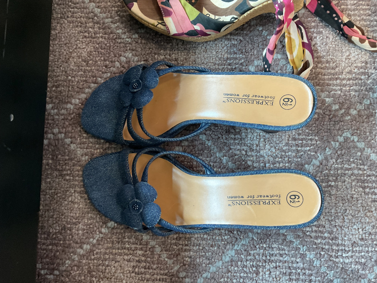 Navy Expressions  sandals, 6.5