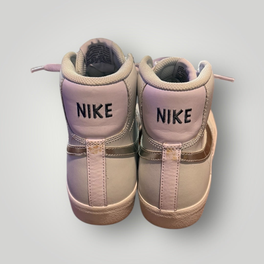 Light Grey/Purple/white with silver swoosh Nike Blazer Mid Sneakers, 7