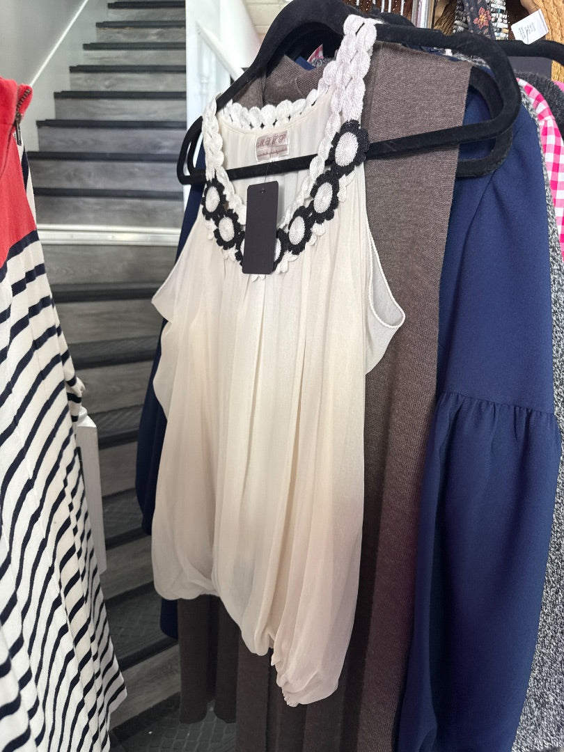 Ivory/Black Max Studio Women-Tops, XS