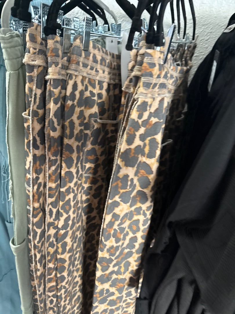 Leopard Anniewear Women-Bottoms, Medium