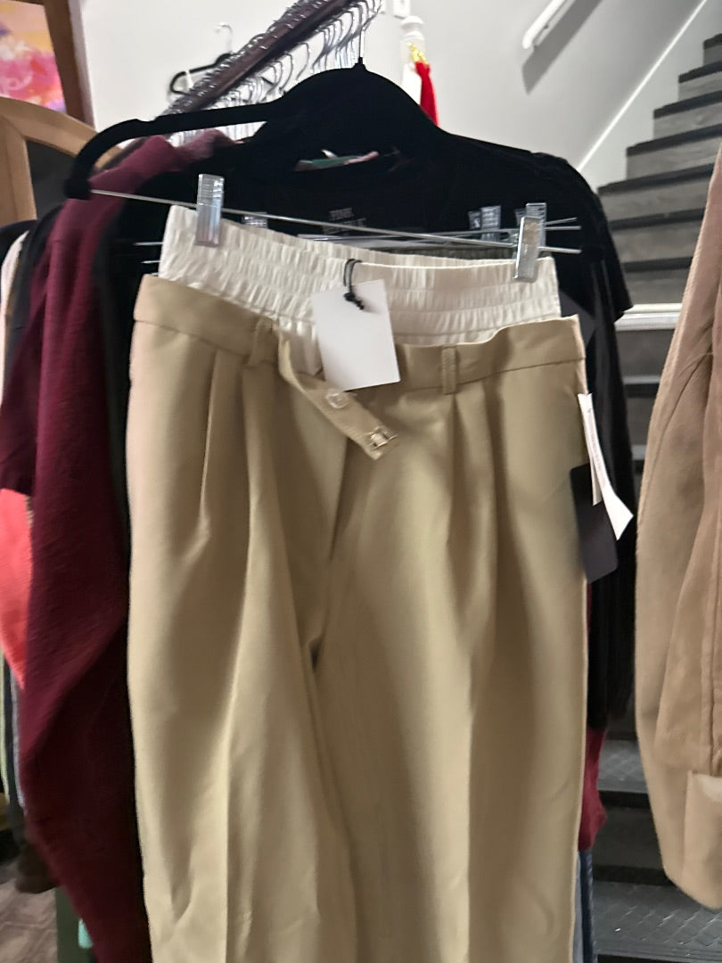 Tan White room & cactus Women-Bottoms, Small